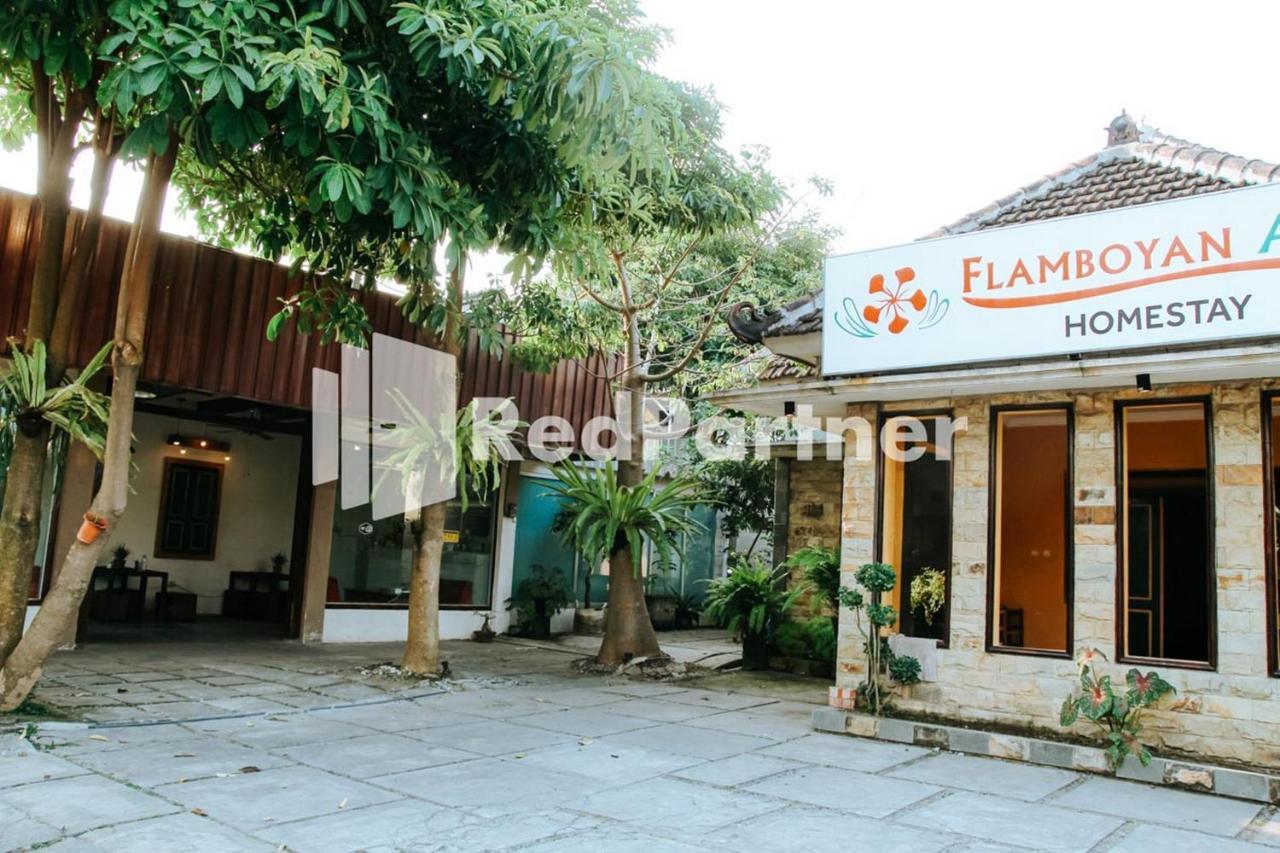 Flamboyan Asri Syariah Mitra Reddoorz Near Kampung Inggris Pare Hotel Buitenkant foto