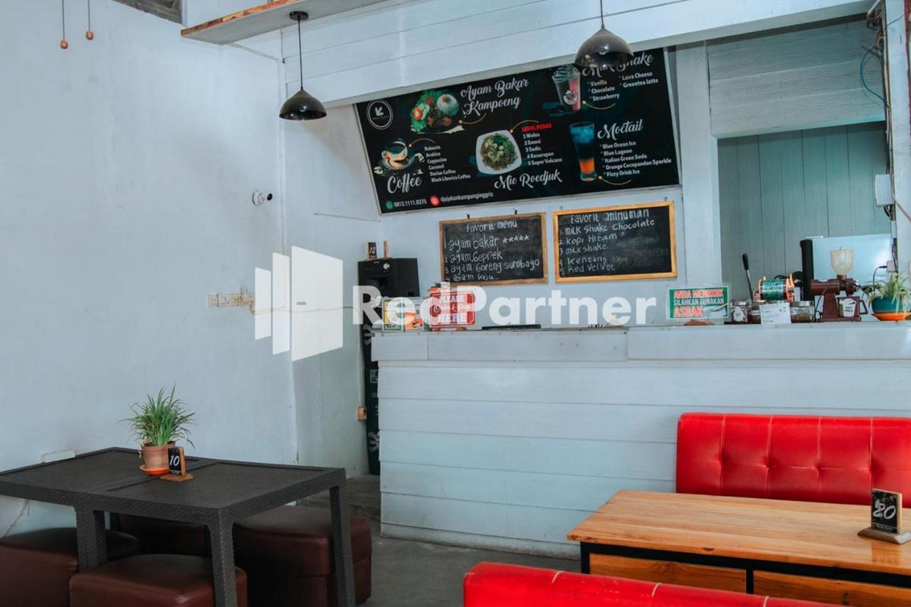 Flamboyan Asri Syariah Mitra Reddoorz Near Kampung Inggris Pare Hotel Buitenkant foto