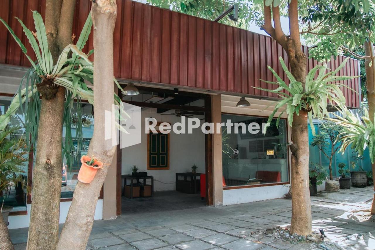 Flamboyan Asri Syariah Mitra Reddoorz Near Kampung Inggris Pare Hotel Buitenkant foto